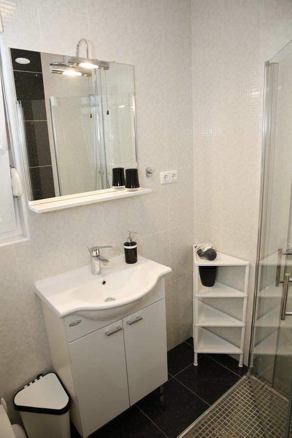 Apartments Simic Водице Екстер'єр фото